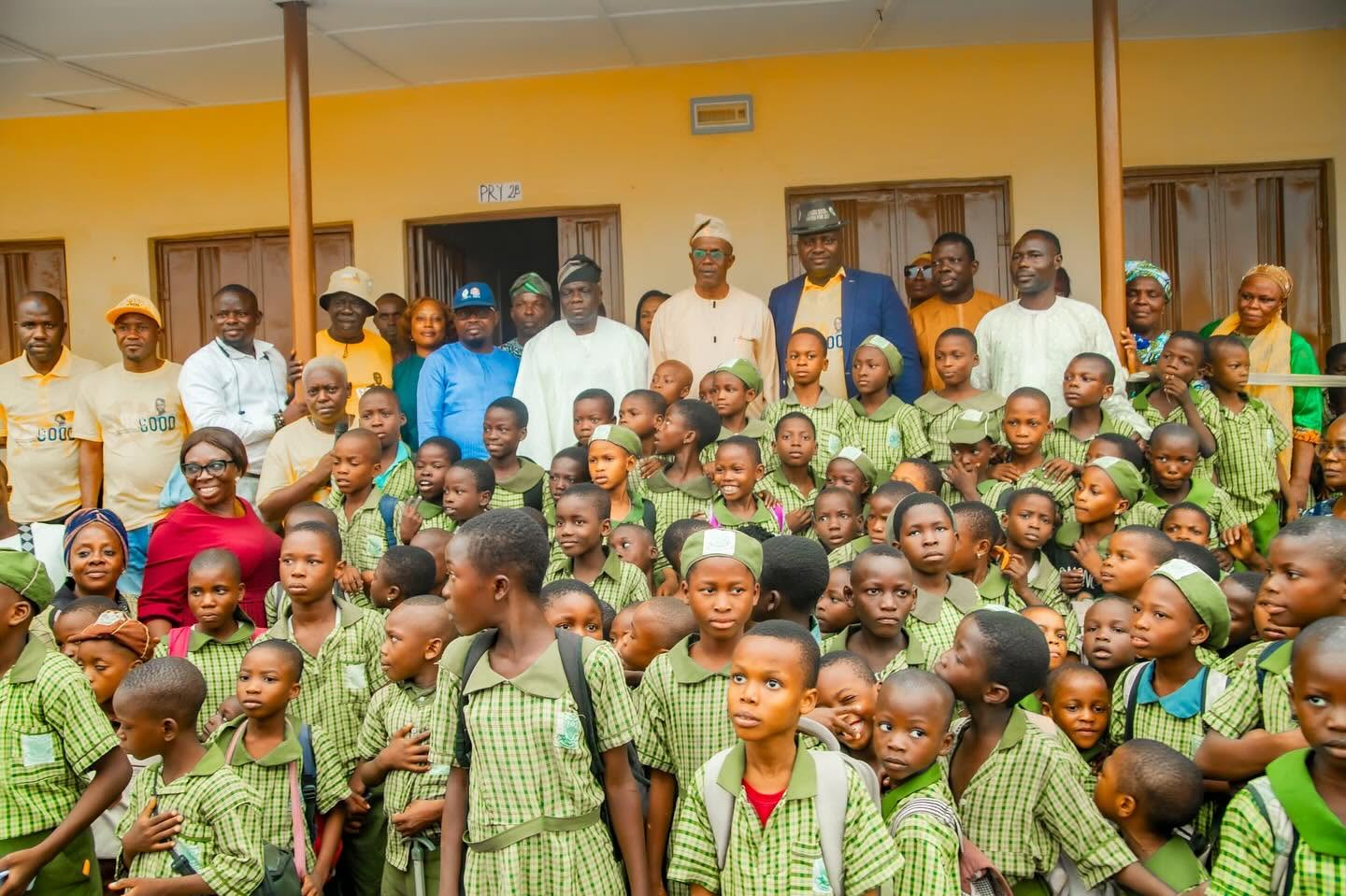 SenatorAbiru_ClassroomConstructionsIkoroduWest,North_5.jpg