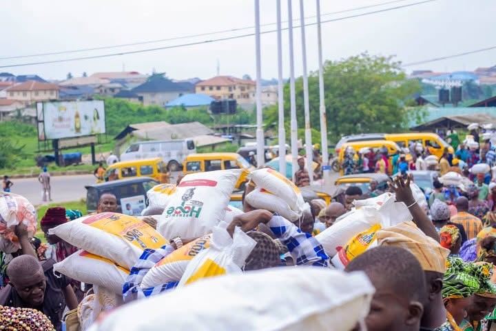 SenatorAbiru_EidFoodPackDistribution_1.jpg