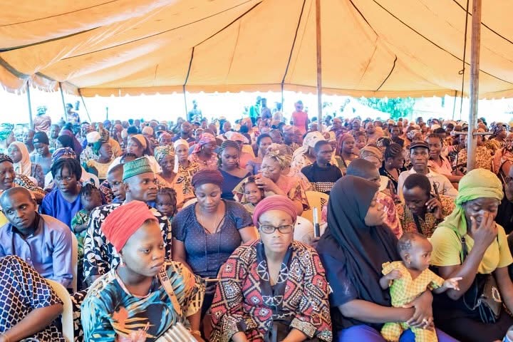 SenatorAbiru_EidFoodPackDistribution_3.jpg