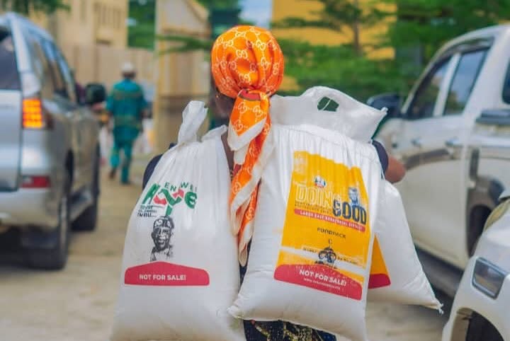 SenatorAbiru_EidFoodPackDistribution_5.jpg