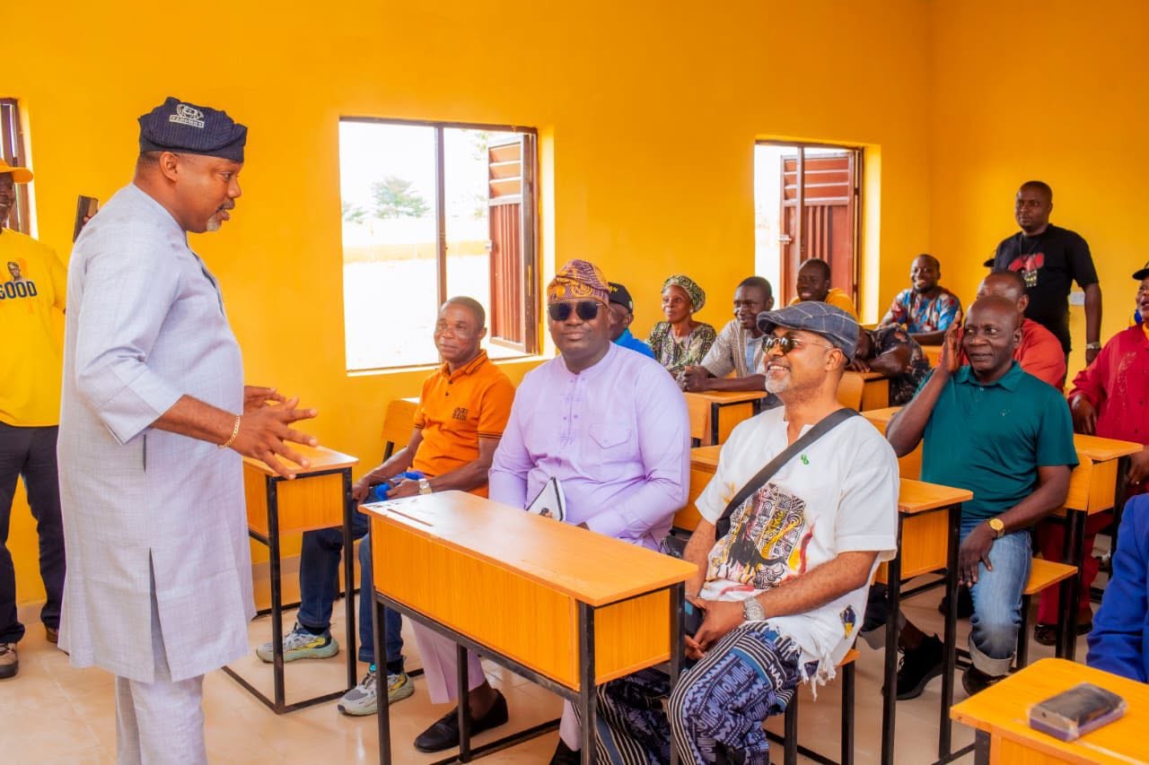 SenatorAbiru_Ikosi-Ejinrin&EredoLcda_10.jpg
