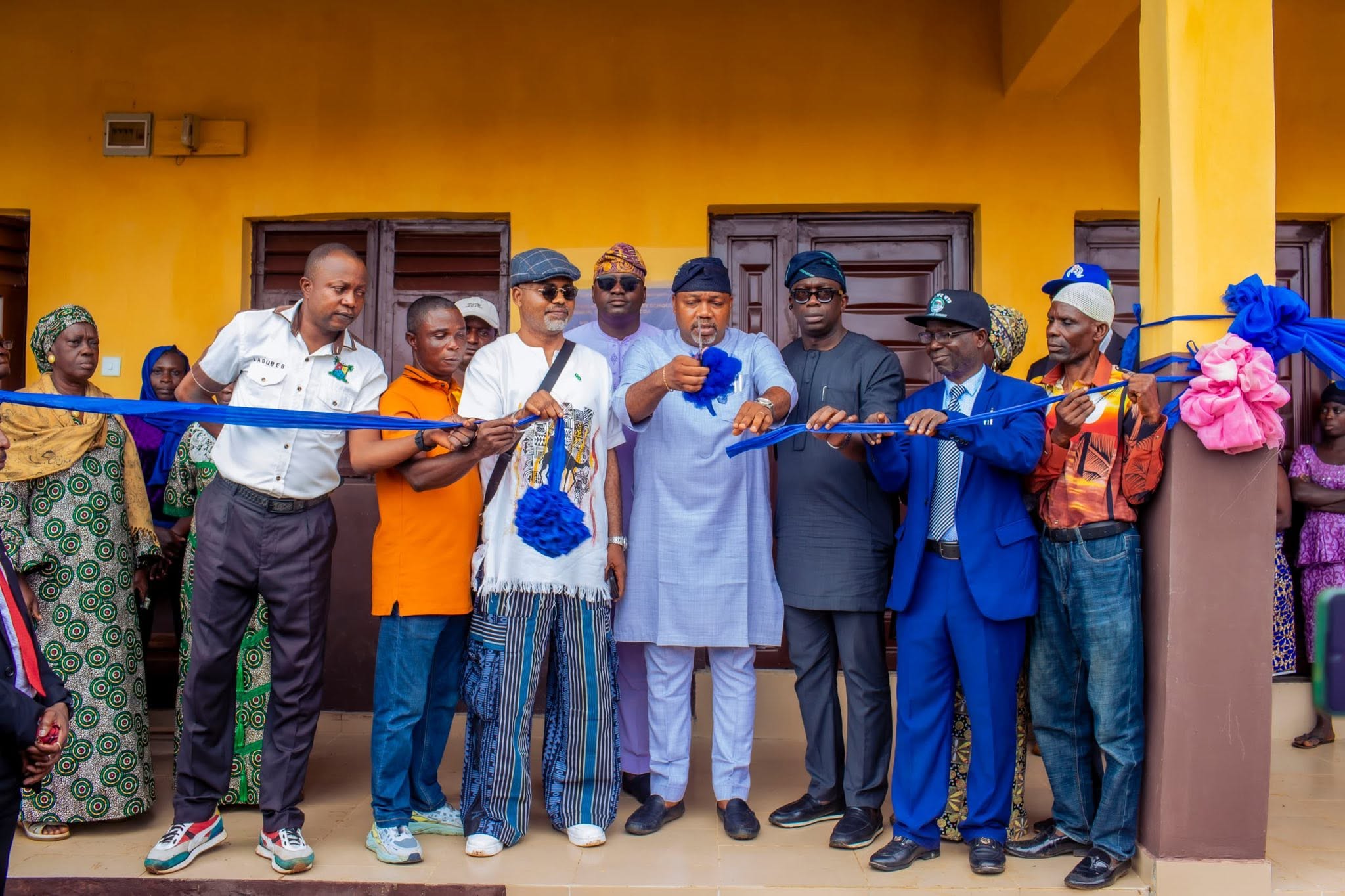SenatorAbiru_Ikosi-Ejinrin&EredoLcda_1.jpg