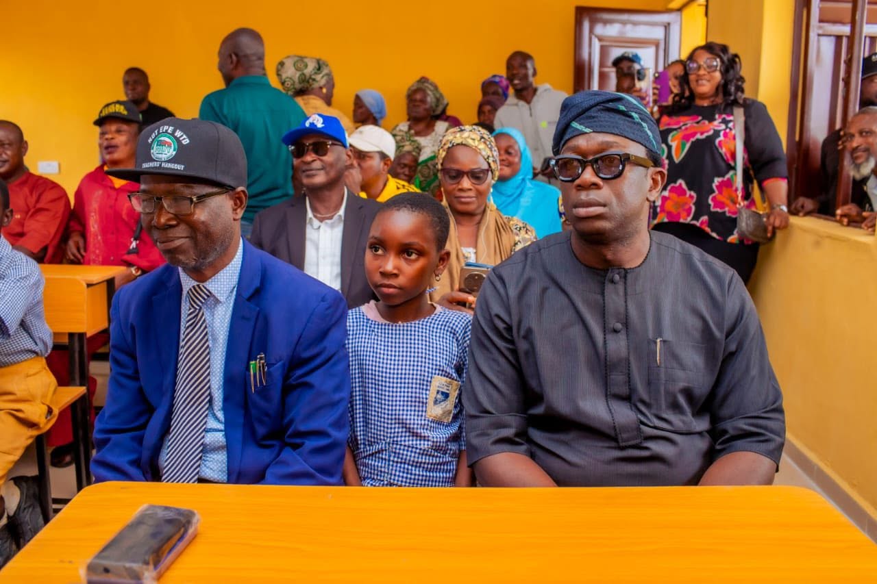 SenatorAbiru_Ikosi-Ejinrin&EredoLcda_9.jpg