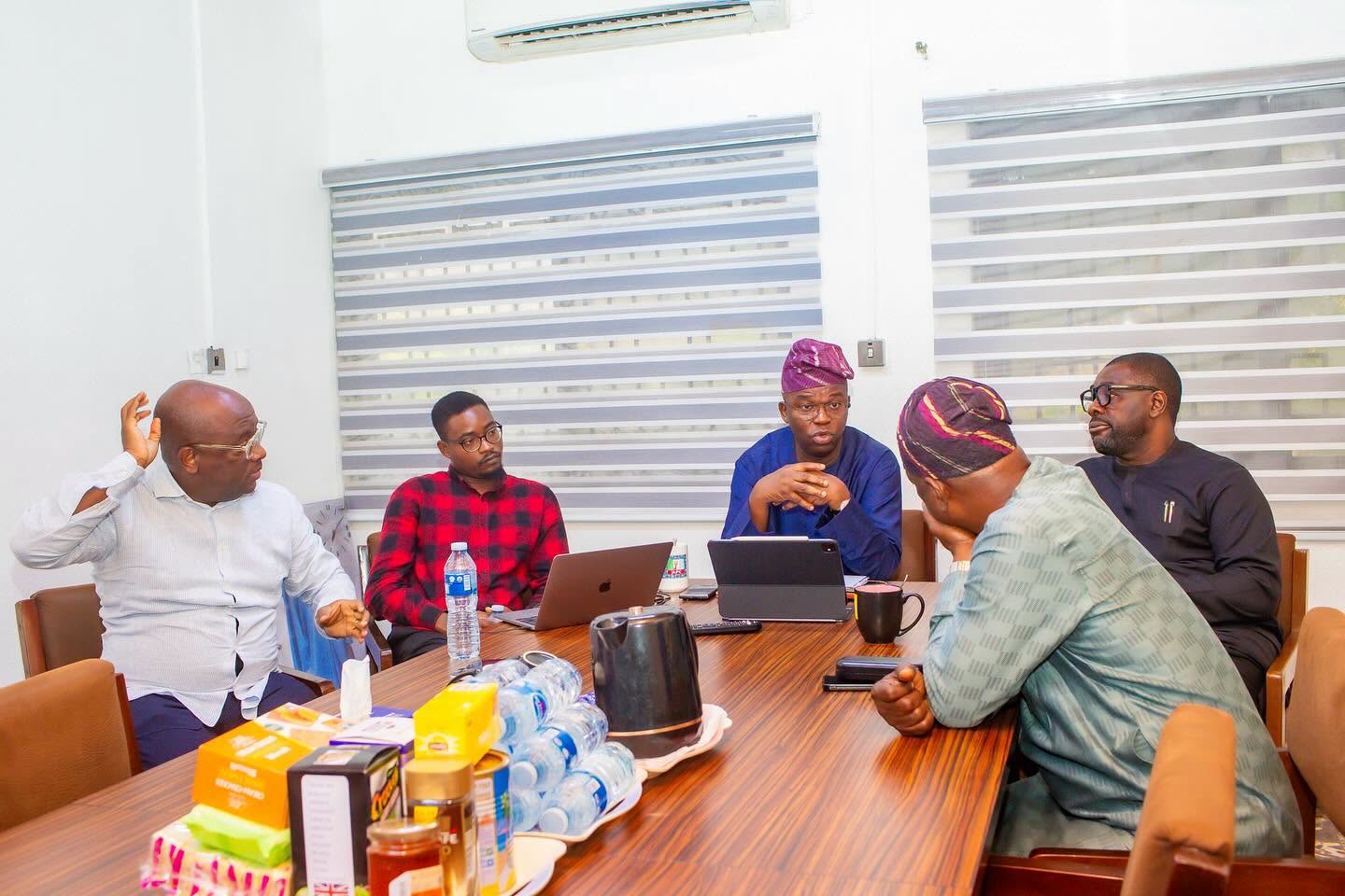 SenatorAbiru_Mhr_HoaHosting_1.jfif
