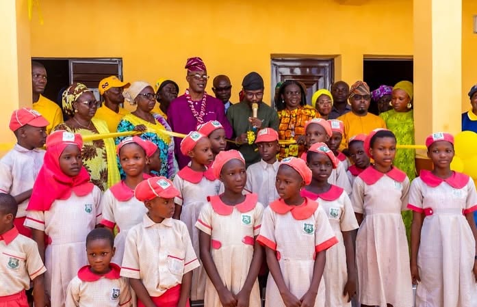 SenatorAbiru_PHC_ClassroomsCommissioning_12.jpg
