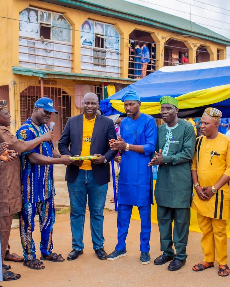 SenatorAbiru_Road Flag-Off Ceremony_2.jpg